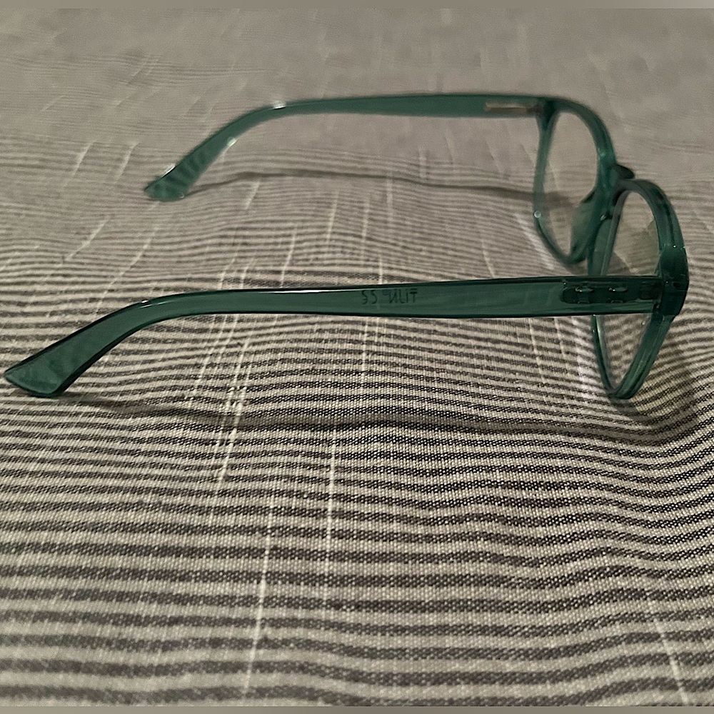 Blue light blocking glasses (no rx) - Picture 2 of 3